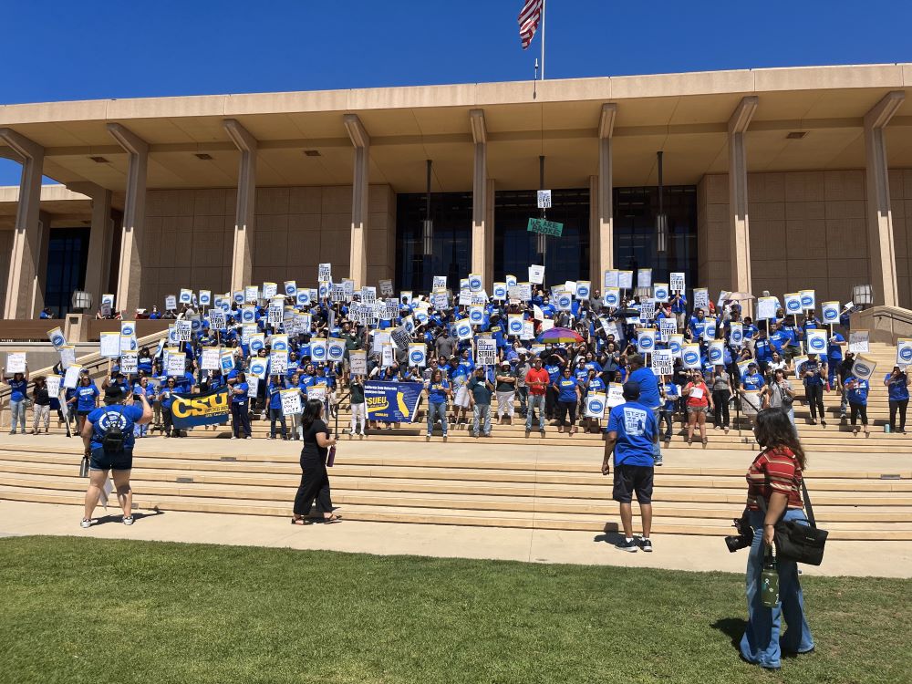Rally CSUN_big group_WEB.jpg